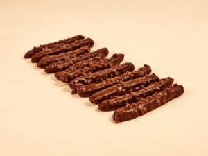 Ecorce d'orange confite maison enrobé chocolat noir avec éclats d'amandes - 150g